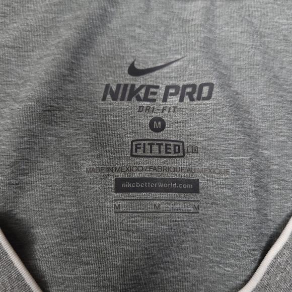 Nike Women's Workout Fitted T-Shirt - Size: Medium- Gray / Black - Picture 9 of 10